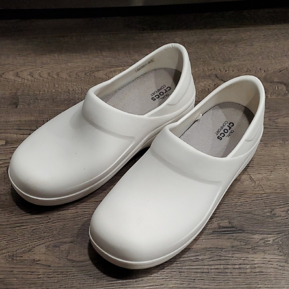 CROCS Classic White Slip-On Shoes Nurse Work Shoes Rain Snow Size W7 - Picture 1 of 15
